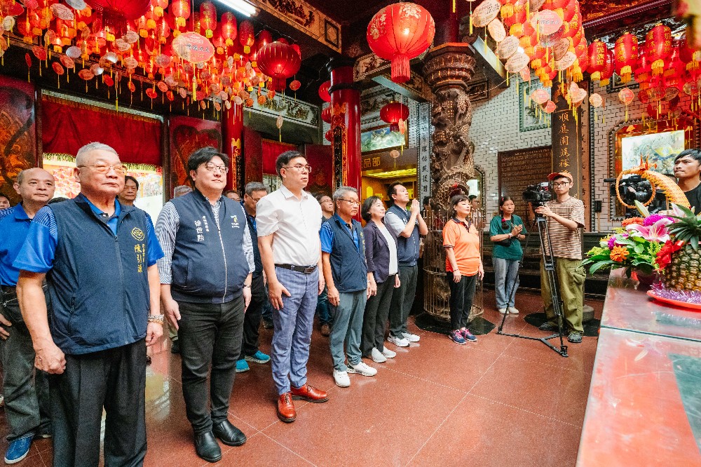 環境部長彭啓明參拜臺北市木柵忠順廟